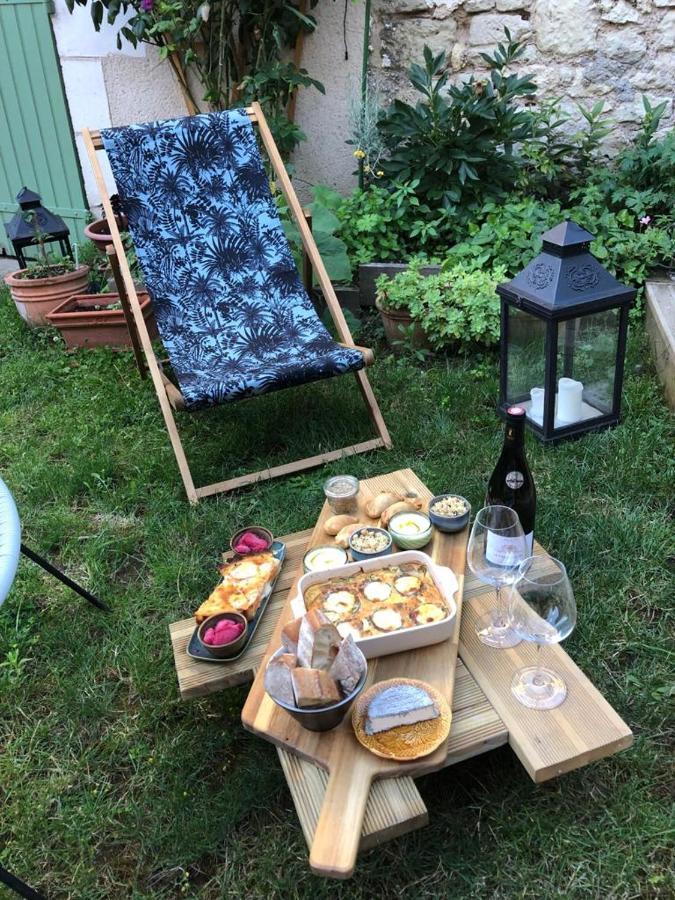Bed and Breakfast Les 3 Echoppes Charge Exterior foto
